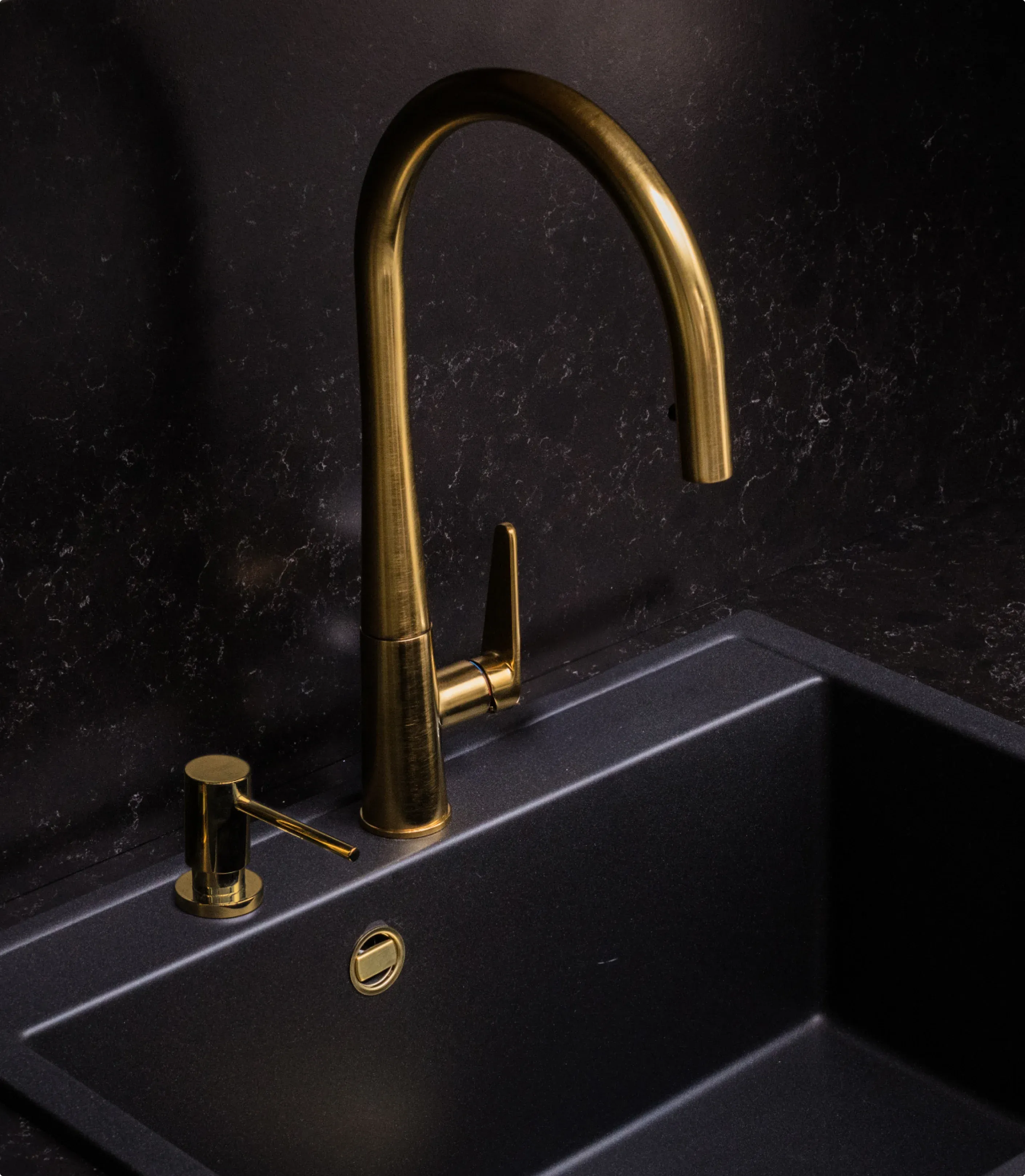 Grifo etna shower acabado oro pvd de ICOBEN