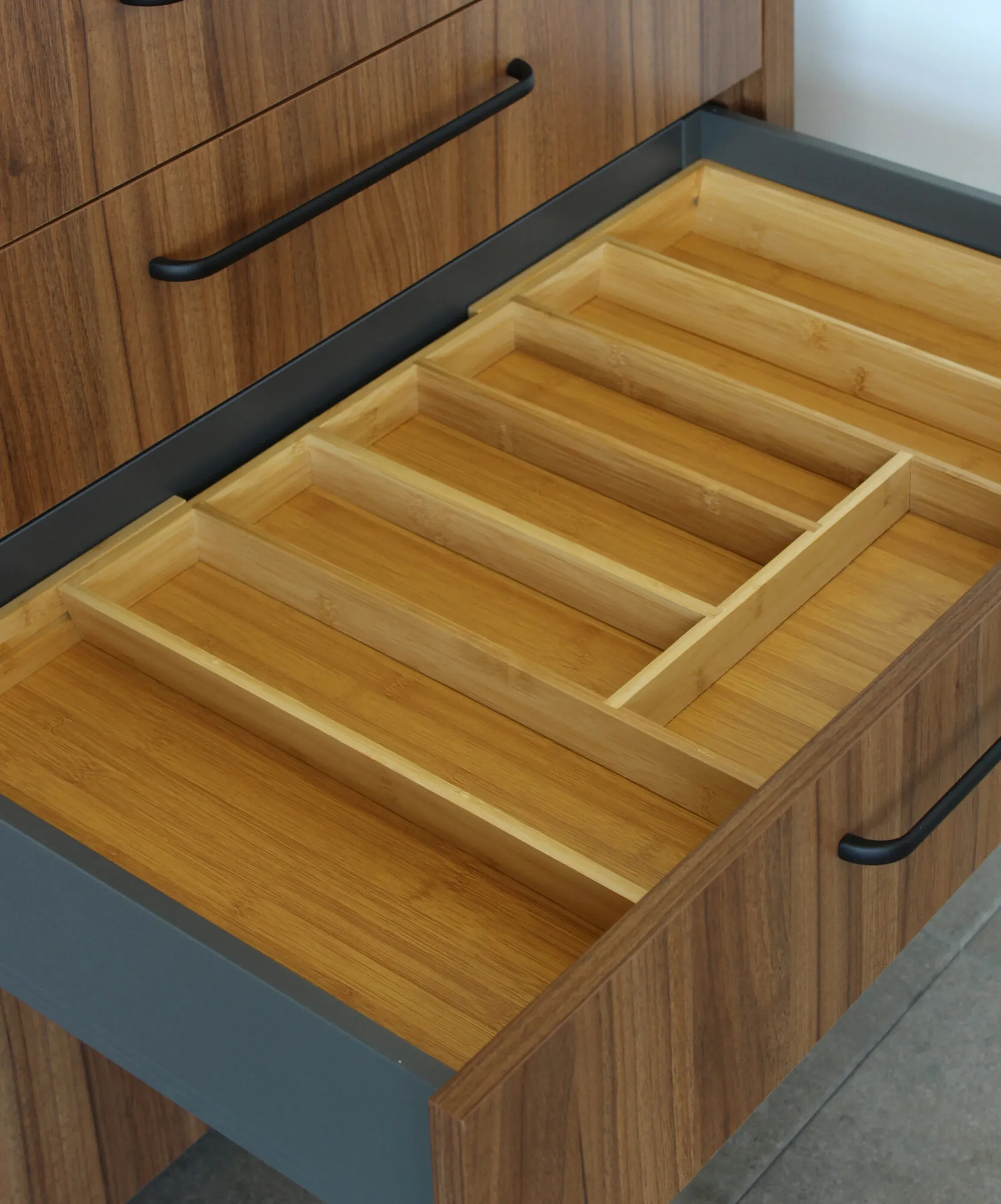 Cubertero ajustable de madera Versatile ICOBEN
