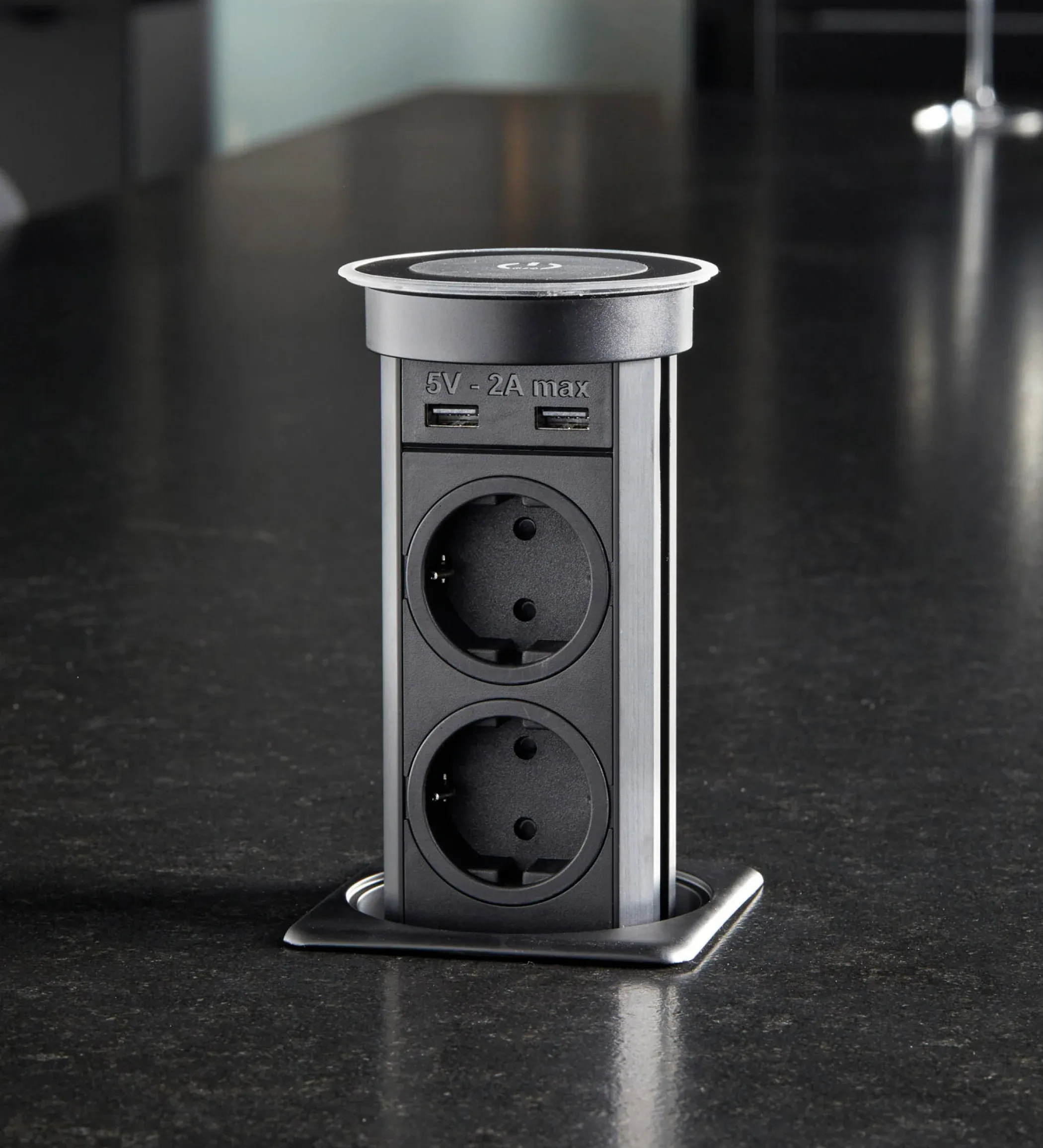 Toma de enchufe y usb modelo Automatik negro con 2 schuko de ICOBEN